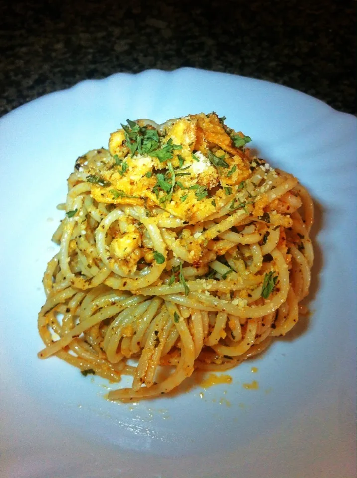 Spaghetti in garlic and oil (Aglio olio) with ground cashew nuts|Elynorさん