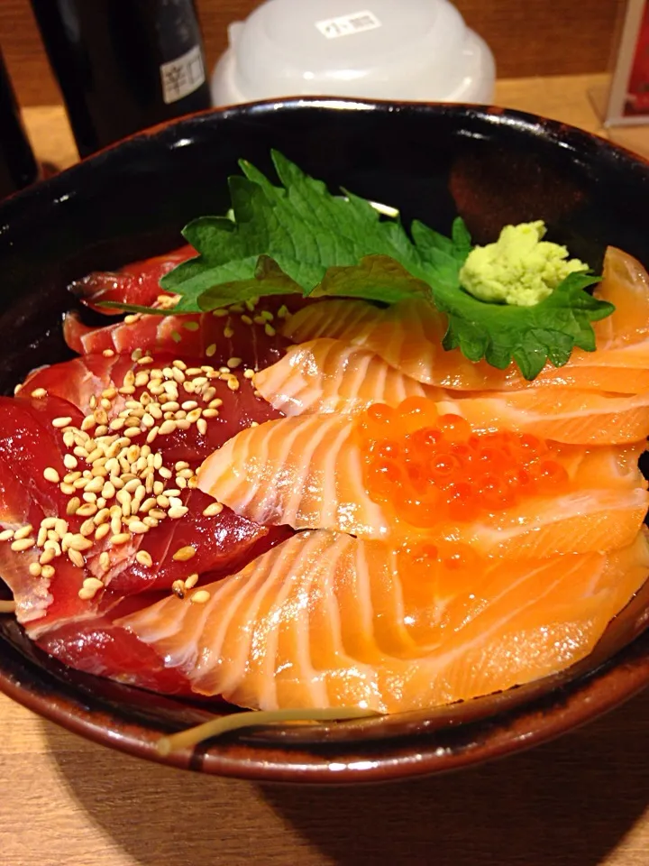 サーモンとマグロづけ丼|saturnさん