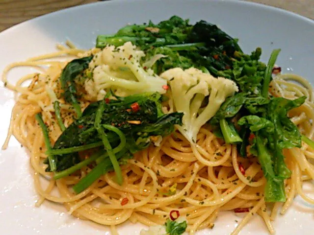 菜の花とホウレン草 カリフラワーも入ったペベロンチーノ|CafeSORAさん