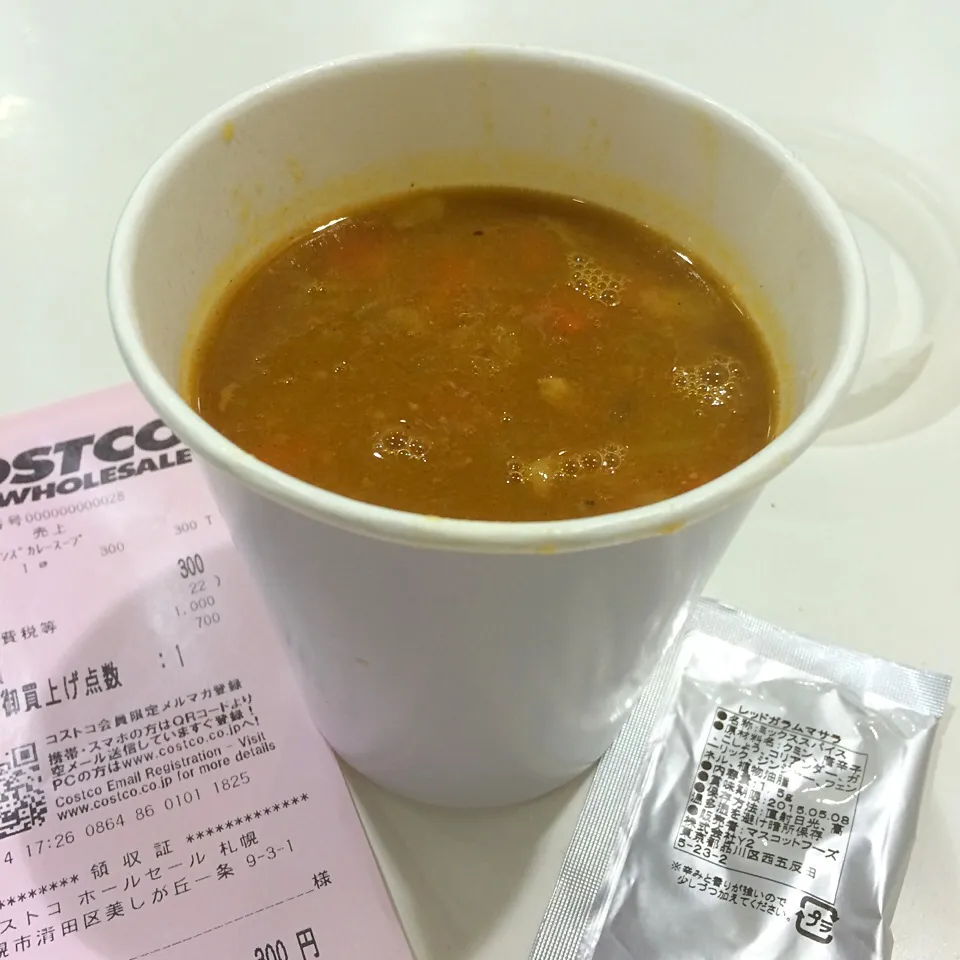 クラムチャウダーが飲みたかったけど、ポテトビーンズカレースープに変わっていたよ。
辛味が足りないとき用にレッドガラムマサラついてるよ。
全部入れても辛くなーい。|しーさん