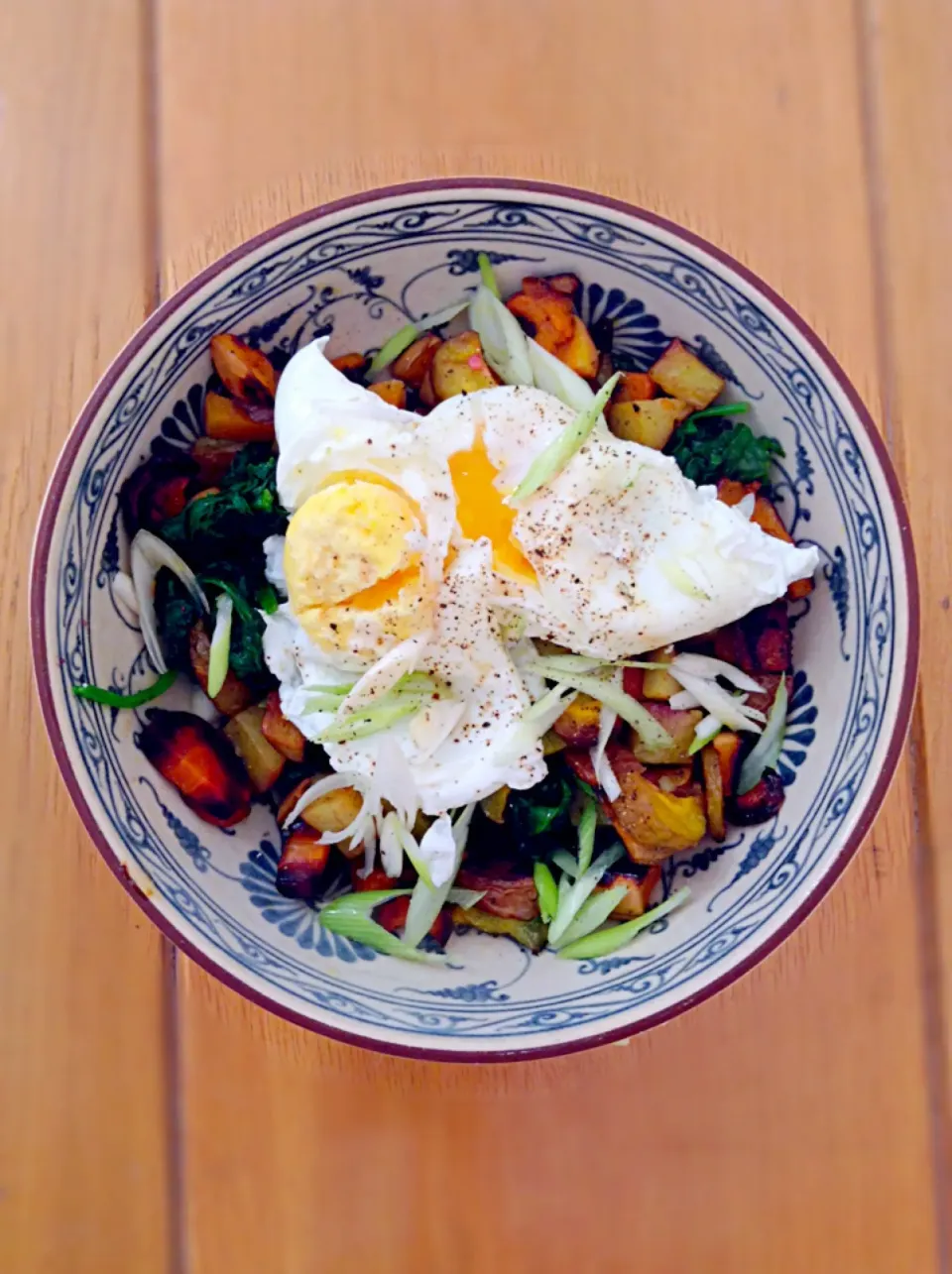 Snapdishの料理写真:Roasted root vegetables, wilted spinach, poached eggs and spring onion|Mistaleさん