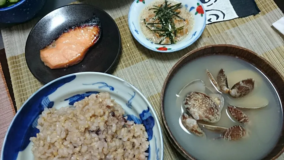 Snapdishの料理写真:鮭の味噌漬け＆納豆＆あさりの味噌汁|まぐろさん