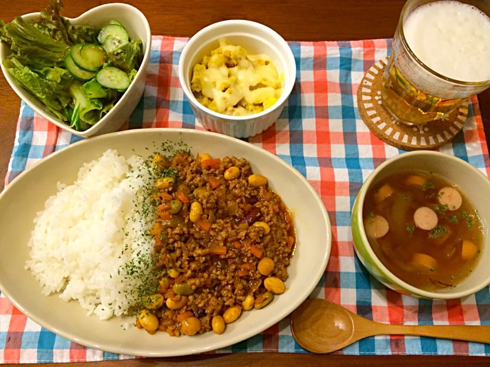 Snapdishの料理写真:お豆キーマカレー ポテサラグラタン コンソメスープ サラダ|haseseさん