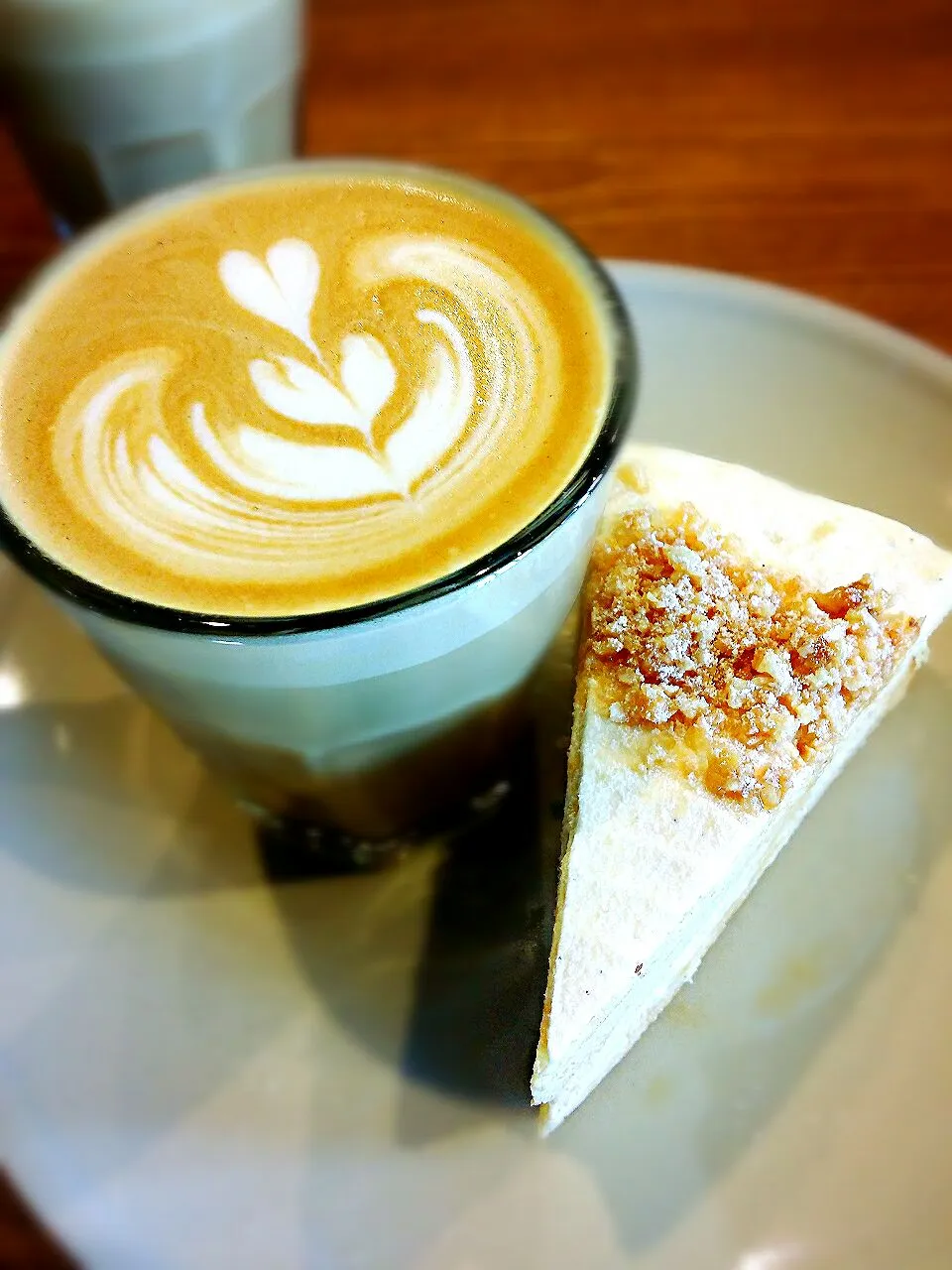 Snapdishの料理写真:Macadamia Nut Latte with Almond Vanilla Milk Crepe #brekkie #Coffee  #lovelife|Blusherさん