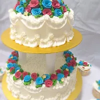 Vanilla bluebbery cake with buttercream filling|farrah hildaさん