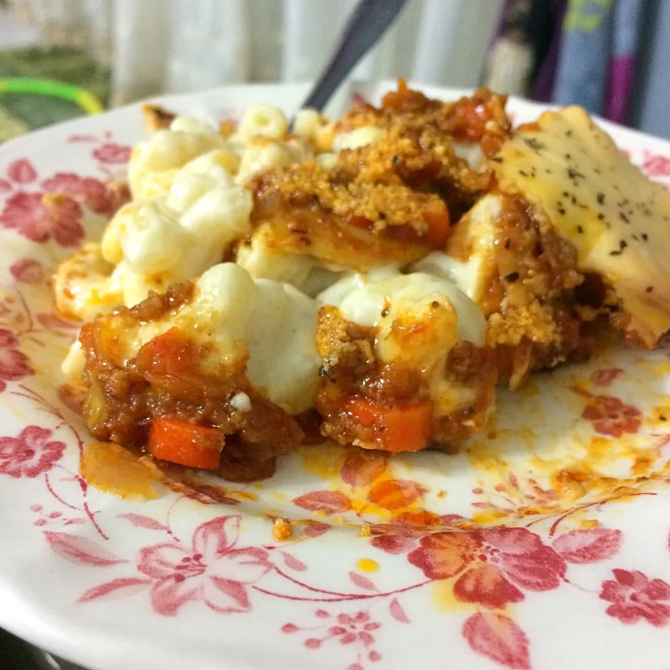 Baked macaroni and cheese|farrah hildaさん