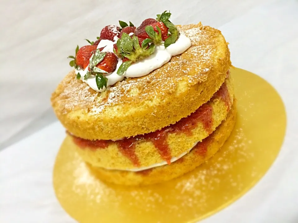 Victoria sandwich cake- strawberry preserved|farrah hildaさん