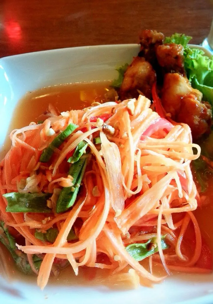 Carrot spicy salad with fried chicken|Tikさん