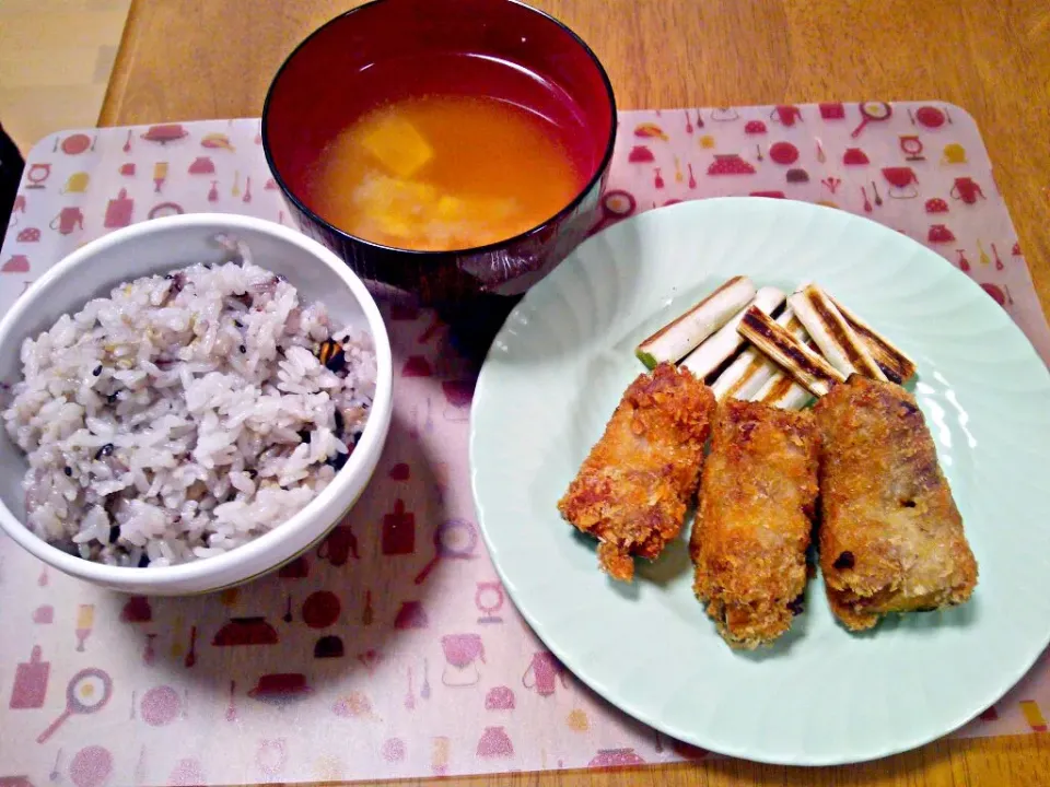 Snapdishの料理写真:11月１６日 かぼちゃの豚肉巻き揚げ ネギ焼き お味噌汁|いもこ。さん