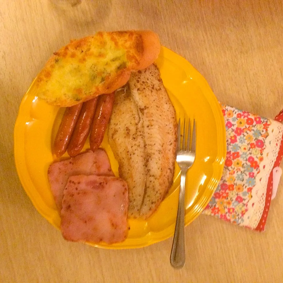 Fish steak with ham and sausage:)|lukjanさん