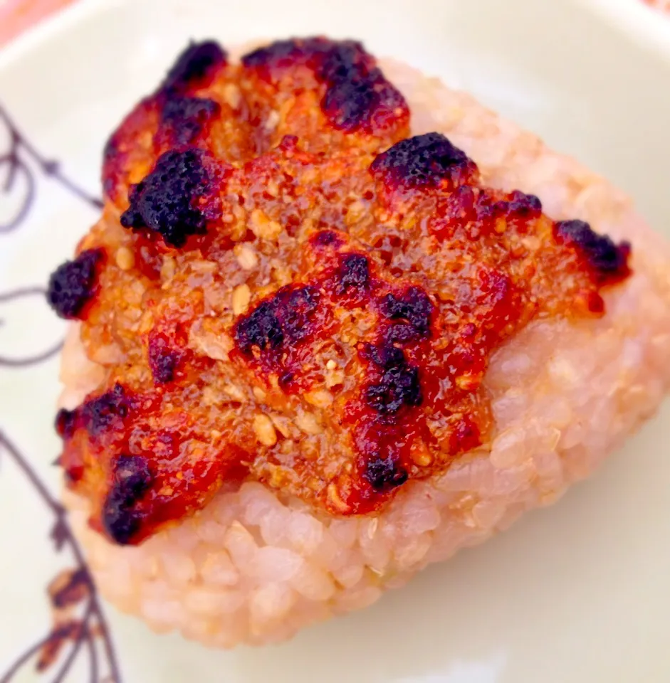 クルミ味噌の焼きおにぎり🍙|喰いしんぼう豚さん