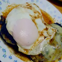 ハンバーグ目玉焼き乗せ♪|ソラさん