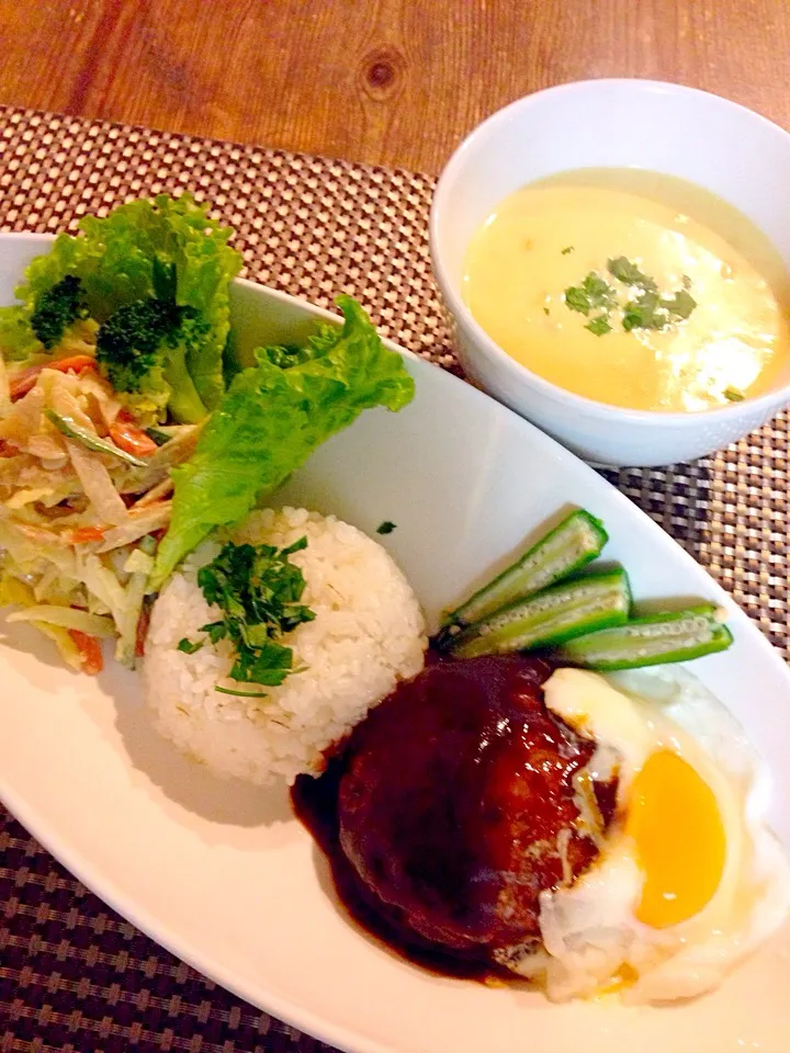 冷凍ハンバーグで簡単ご飯🍀|まみりんごさん