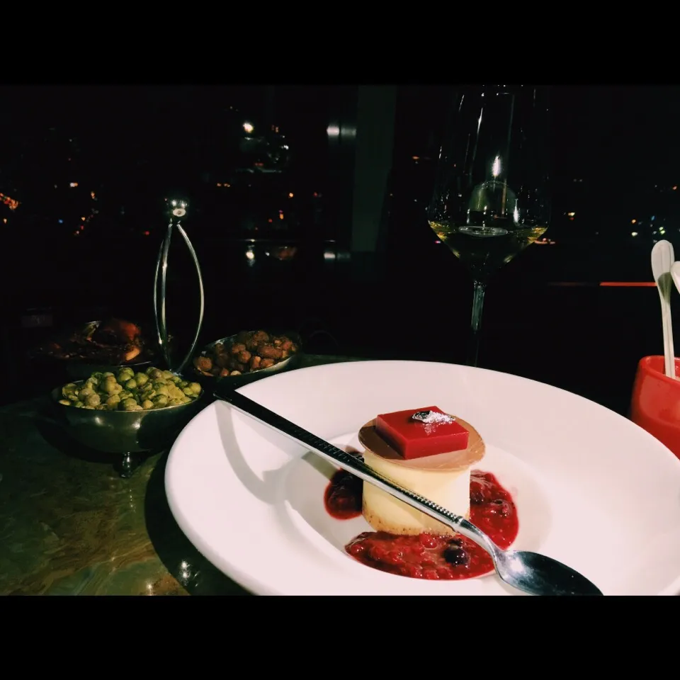 NY cheesecake wiz white wine #shanghai|Guさん