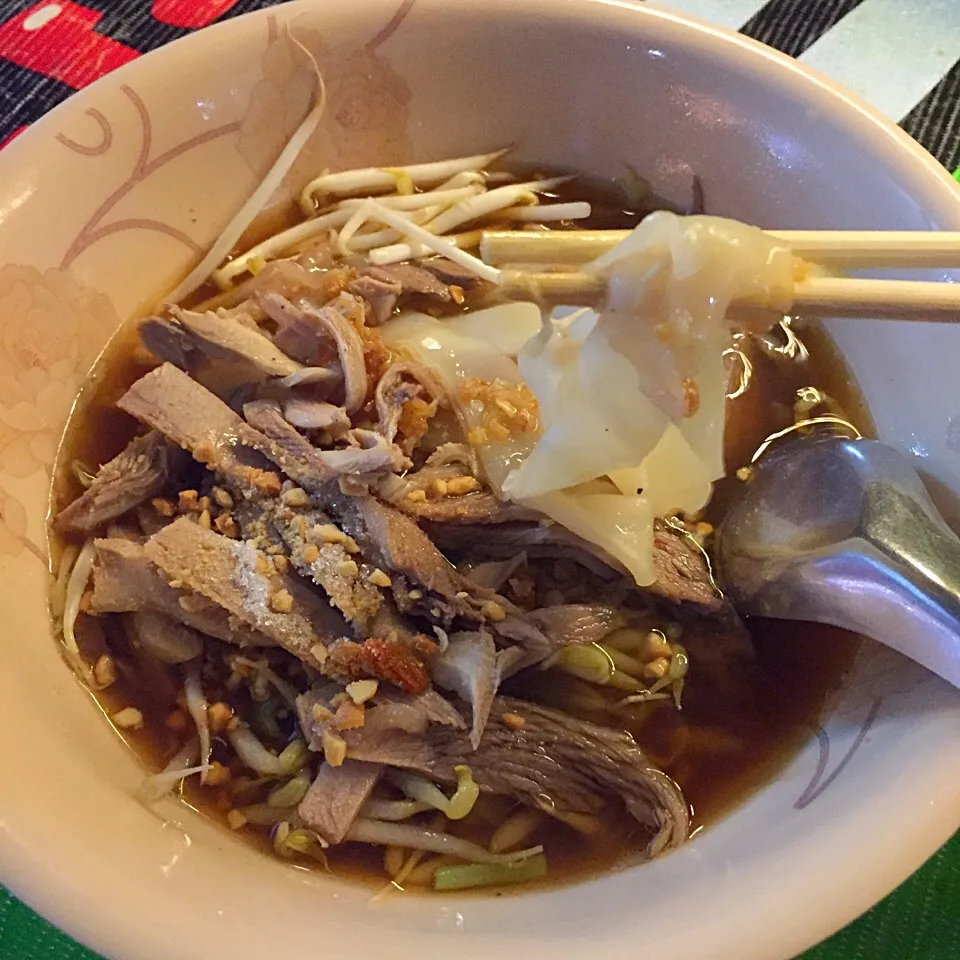 その辺の屋台でラーメン|maixx ใหม่さん