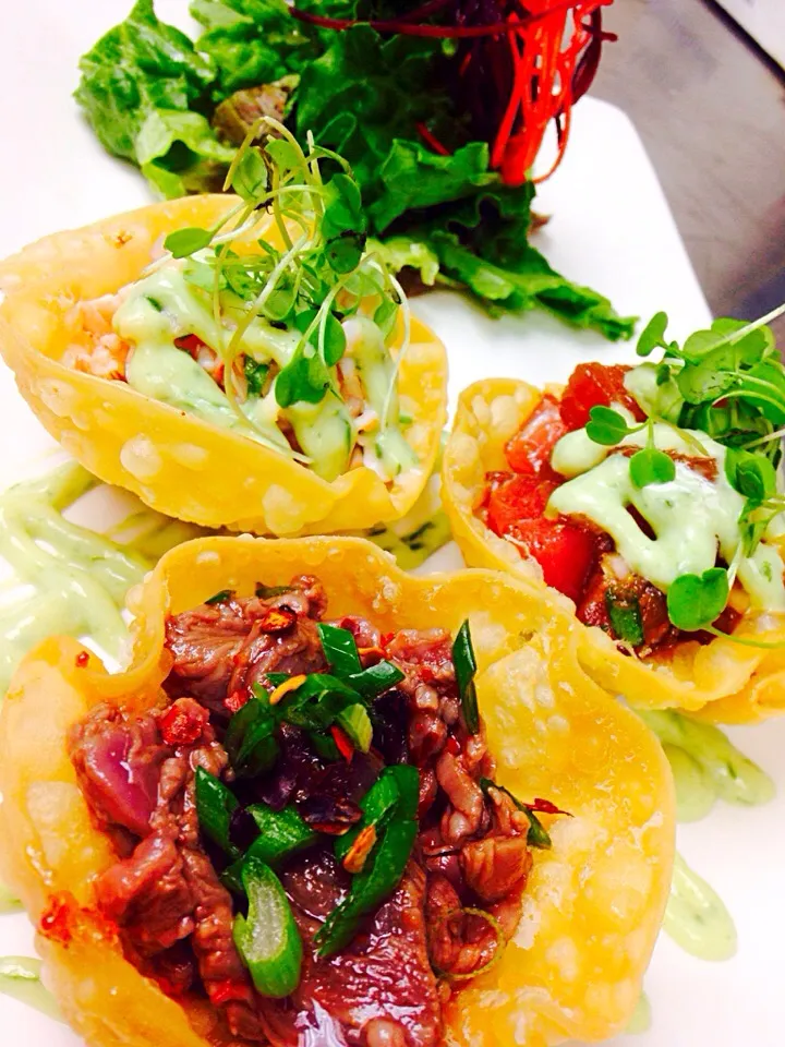 Trio wonton app: beef kelaguen  big eyed ahi tuna poki and shrimp ceviche'|Fred Matiasさん