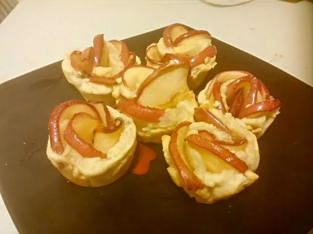 My Lil Foodie Princess 👸 🌟 🌟 Did A Great Job Plating our Apple Tarts 🍎 🍃 #Dessert #Cake/Pie My Cousin  Funeral After Services Repass Food #RIP Ayanna ➕ 😇 #Celeb|Alisha GodsglamGirl Matthewsさん