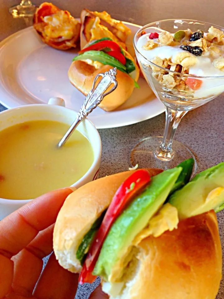 Snapdishの料理写真:Corn soup, granola yoghurt,avocado sandwich|viviさん