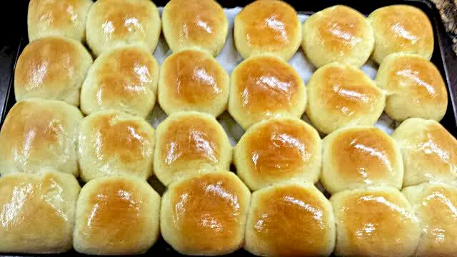 Snapdishの料理写真:My Cousin Made Her Delicious Rolls #FamilyLove #Baked #homemade #Homecooks #Bread My Cousin  Funeral After Services Repass Food #RIP Ayanna ➕ 😇 #CelebrationOfLi|Alisha GodsglamGirl Matthewsさん