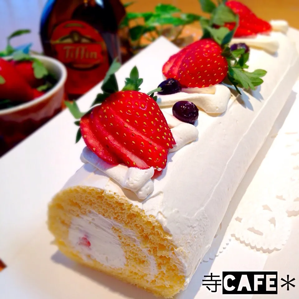 今シーズン初イチゴでロールケーキ❣手土産に！|寺cafe＊さん