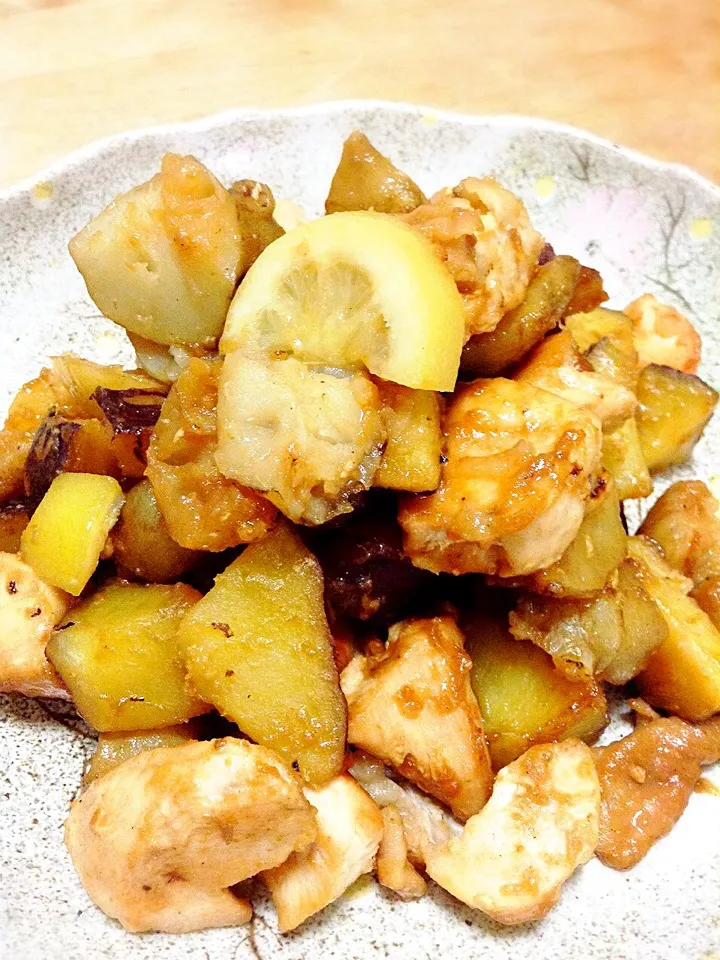 お芋と鶏胸肉の塩レモンバター醤油煮|かずきっちんさん