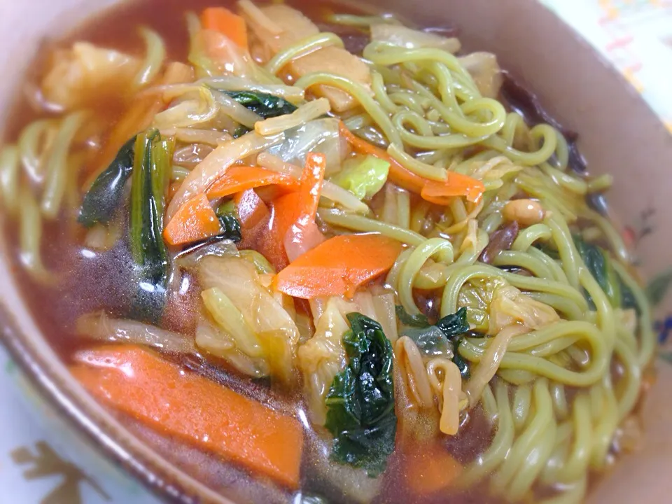 酸辣湯麺 ユーグレナ入り翡翠麺🍜|ゆうじ.さん