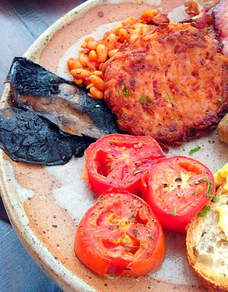 Chorizo baked beans, chorizo hash brown, grilled mushroom and tomato@Common Man Coffee Roasters, Martin Rd|coxiella24さん