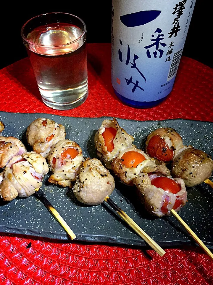 深夜食堂 豚バラトマト巻きをロースで😋|あつしさん