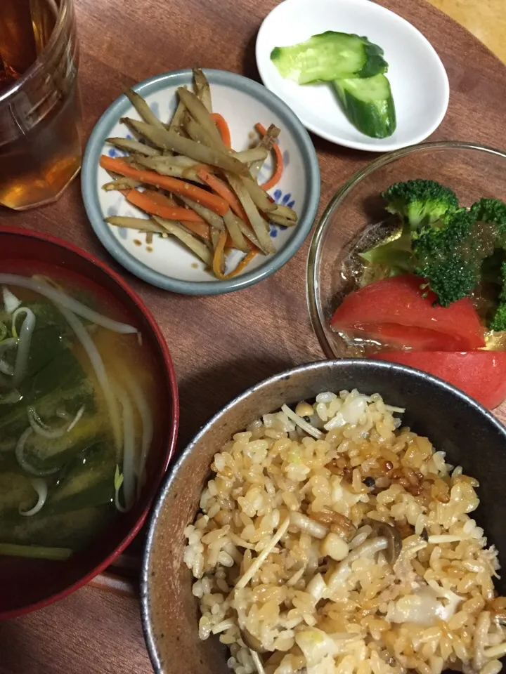 中華風おこわ キンピラ サラダ  お味噌汁|ボンバーさん