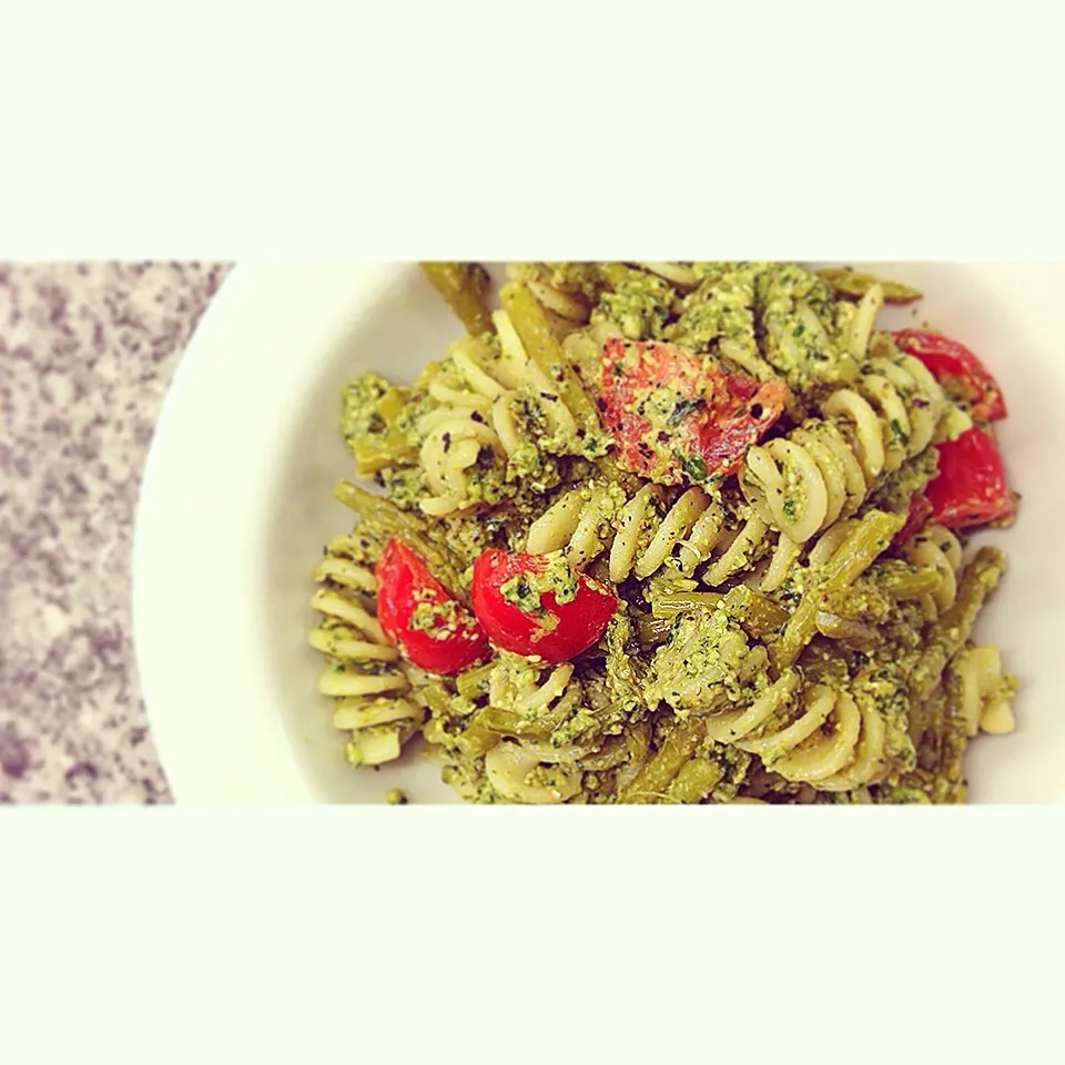 Snapdishの料理写真:アスパラガスのペストパスタサラダ。Asparagus and pasta with pesto sauce.|Yuka Nakataさん