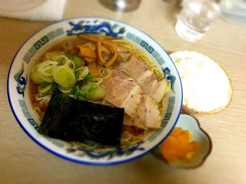 Snapdishの料理写真:しょうゆラーメン|さとうさんさん