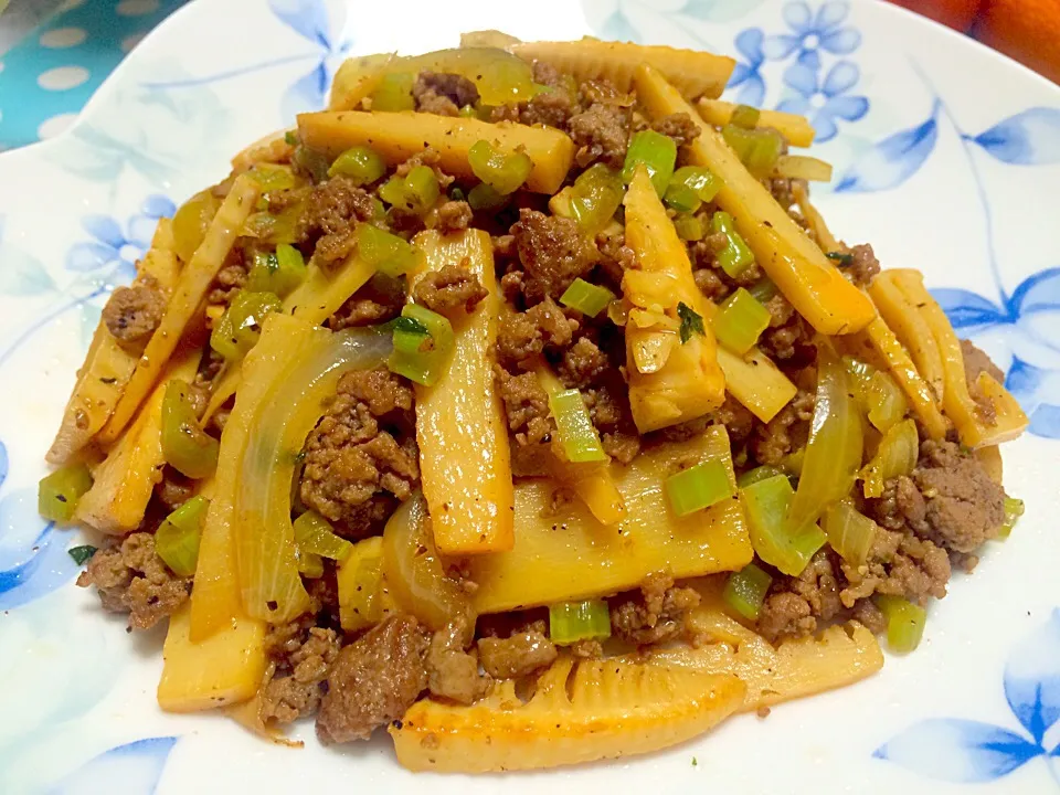 挽肉と竹の子の炒め物 ( Minced meat & bamboo shoot stir fry ) 😋✨|Liezlさん