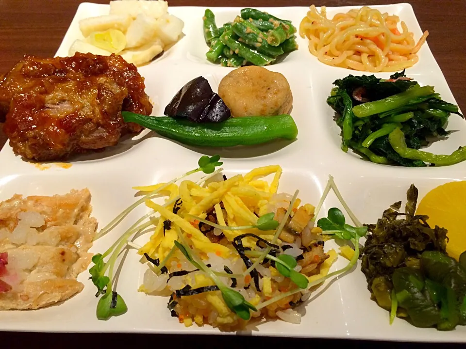 Snapdishの料理写真:Japanese Buffet|Food Gardenさん