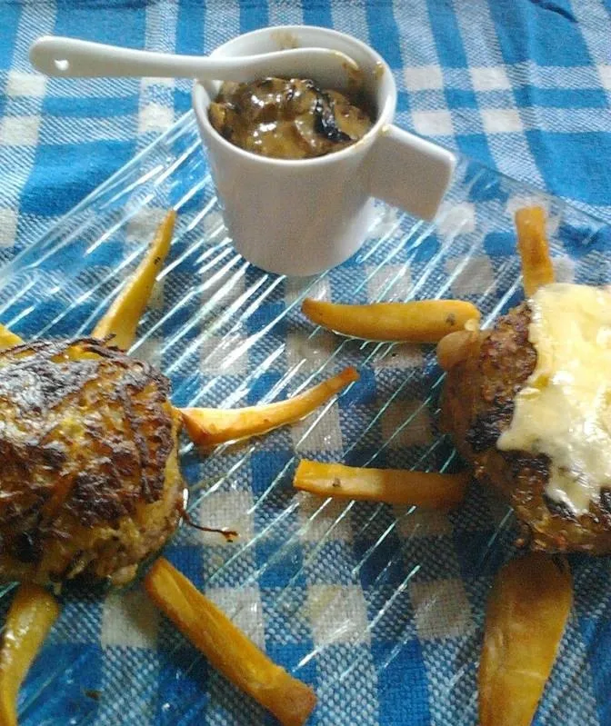 Millefeuilles de Râpée aux Pomme de Terre au Mont D'Or et son Médaillon de veau, Panais caramélisés au Sirop d'Erable et son cappuccino de Cèpes|PHILIPPEさん