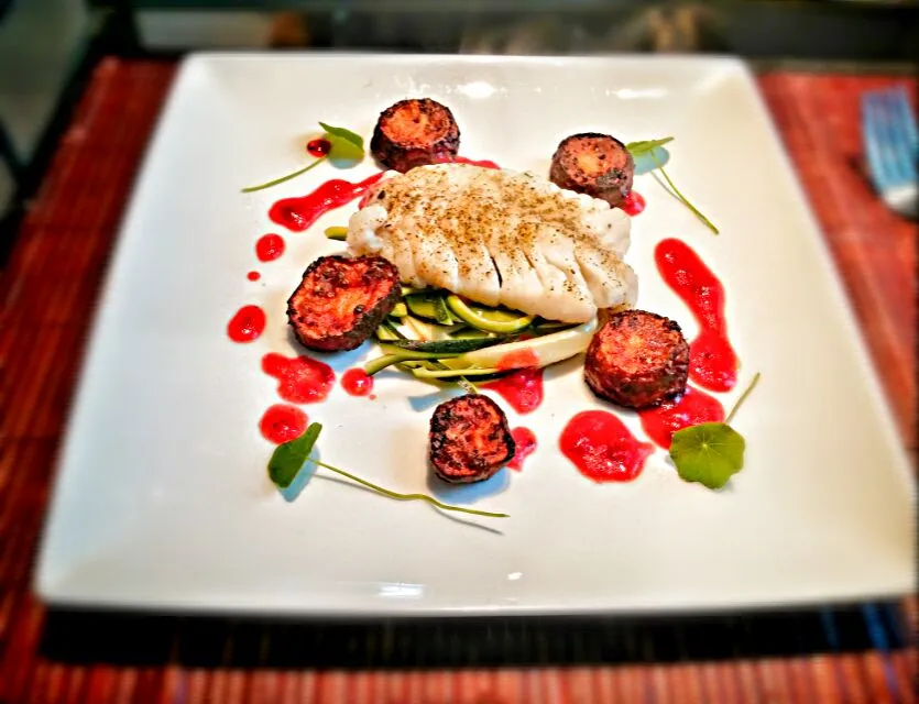 Jerusalem artichokes, fish, raspberries, zucchini ...|Matthew NLさん