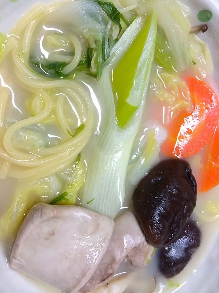 Snapdishの料理写真:秋鮭の白子とパスタの鶏塩鍋|Obayashi  Norihiroさん