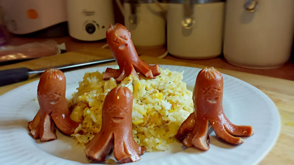 Pinoy Breakfast - Fried Egg mixed with Rice & Hot Dogs|Y-vo Martinezさん