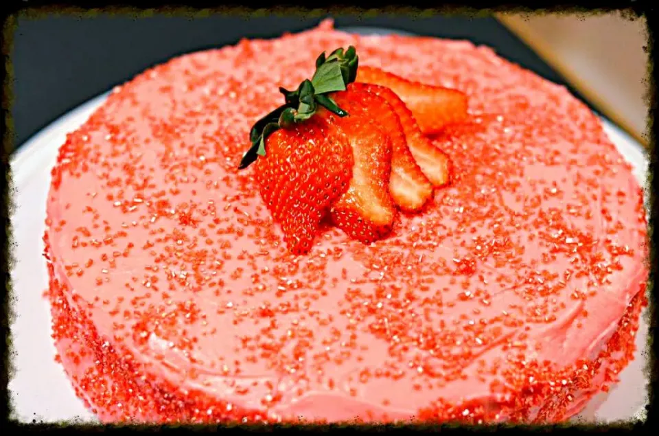 Snapdishの料理写真:🎊🎊🎊My #Birthday Dinner Is Tonight #Family #Food #Friends #Fun We #CelebrateLife with #CelebrationOfFood 🎊🍰🎊 One of the Strawberry 🍓 🍃 #Cake/Pie Made by My Aunt |Alisha GodsglamGirl Matthewsさん