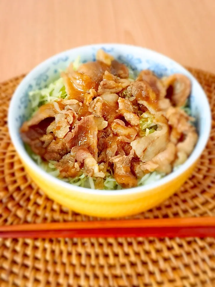 りんごと生姜のすりおろしたっぷり豚コマで豚丼😋|Miri Orinoさん