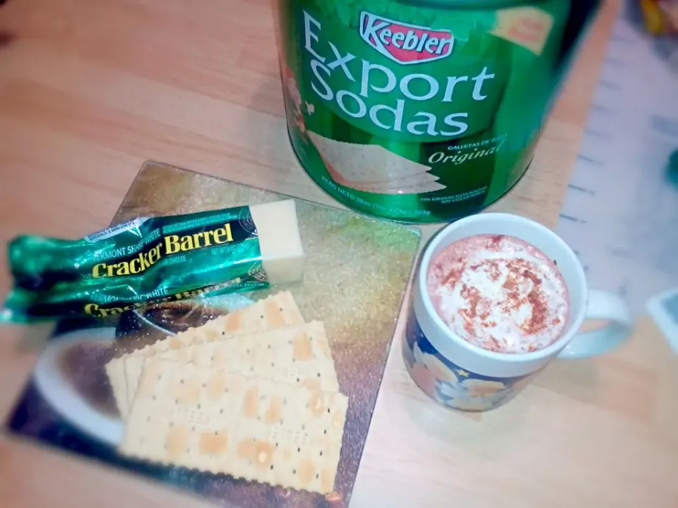 Hot Chocolate, Crackers & Cheese|Yari Gonzálezさん