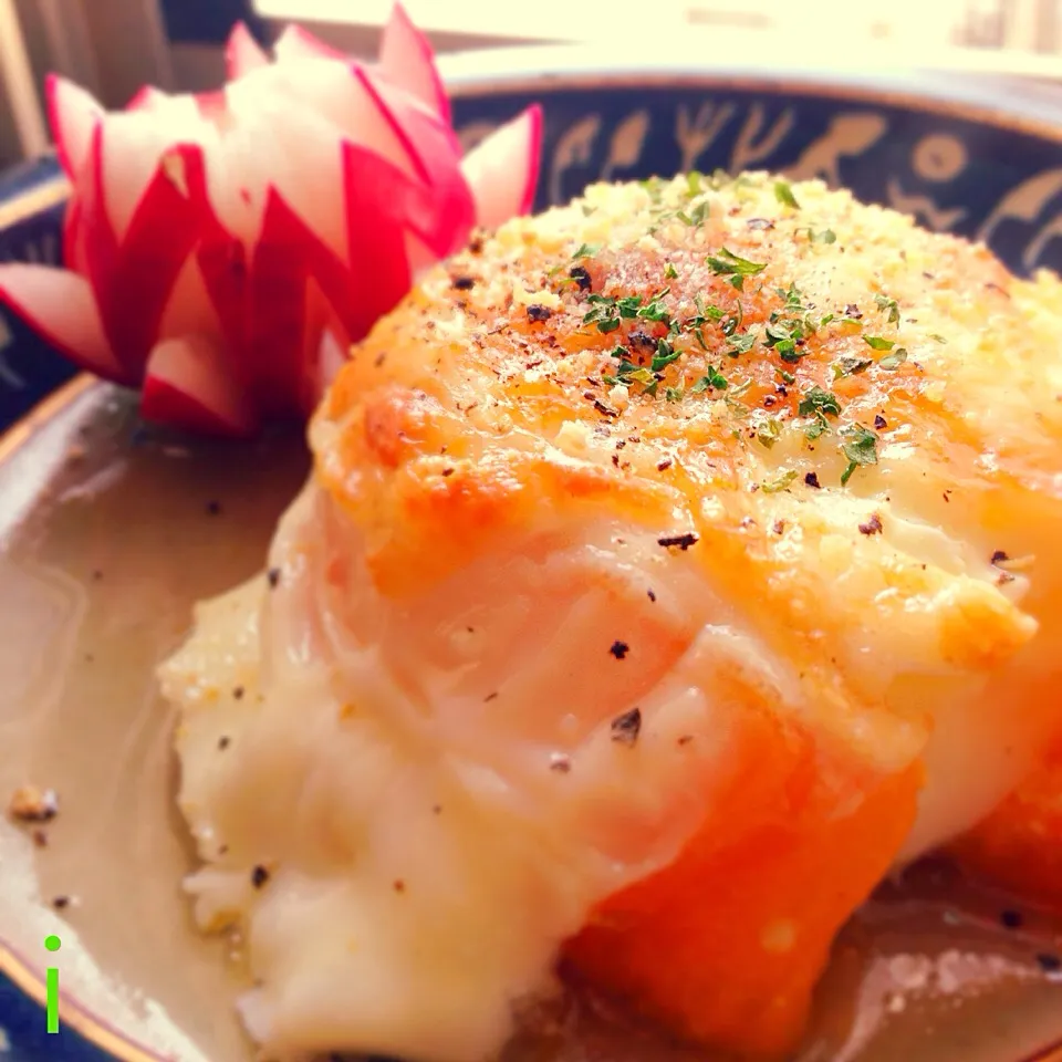 Snapdishの料理写真:ゆりえさんの料理 丸ごとトマトの目玉焼き 👈おっと！白身が溢れた〜|izoomさん