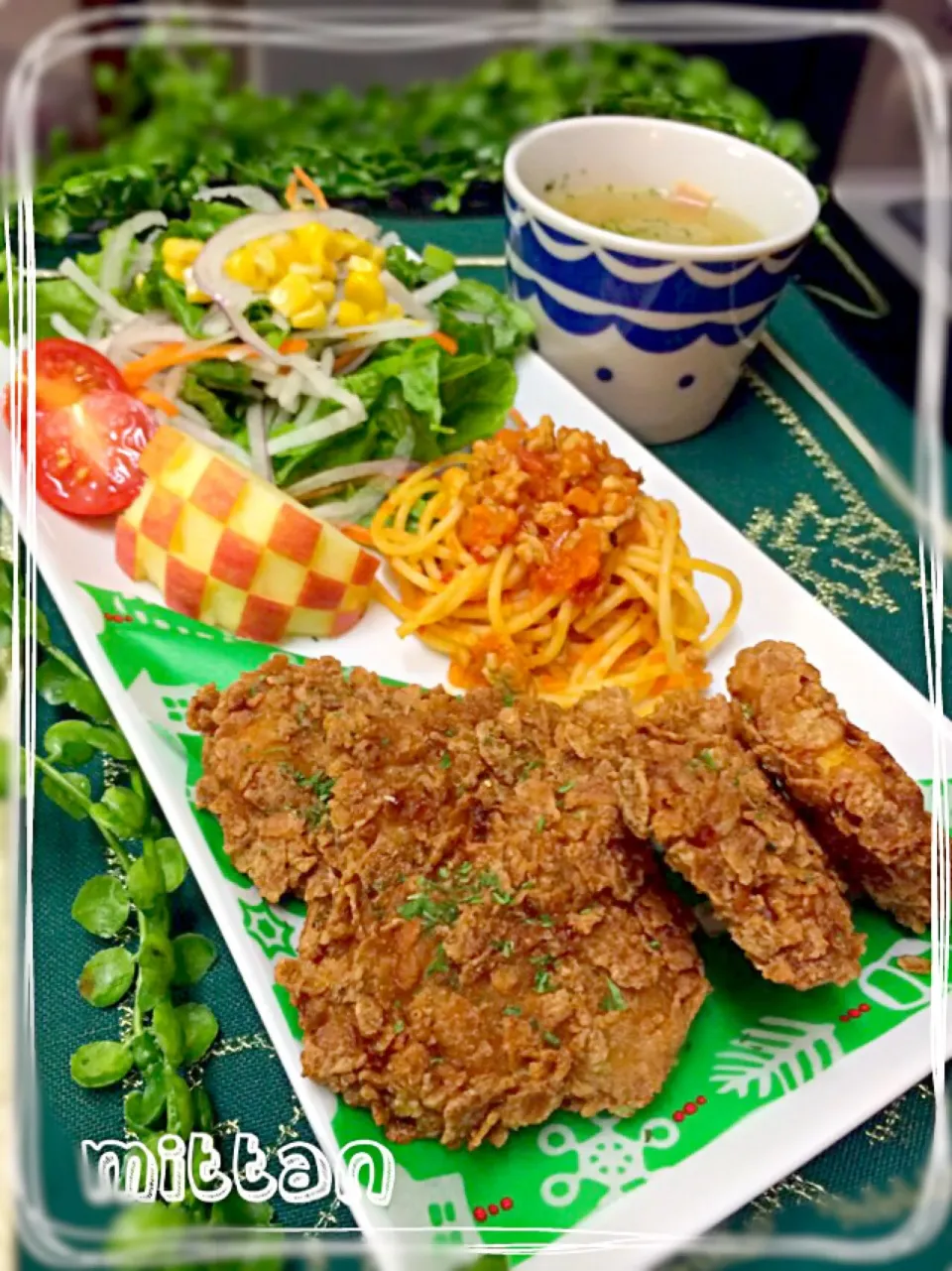 sakurakoさんの料理 バリバリ雷チキン！～鳥むね肉のカレー味コーンフレーク揚げ～|みったんさん