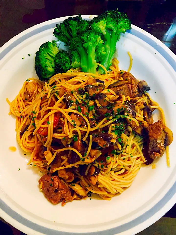 Garlic noodle with shaken beef|Sylvie Phamさん