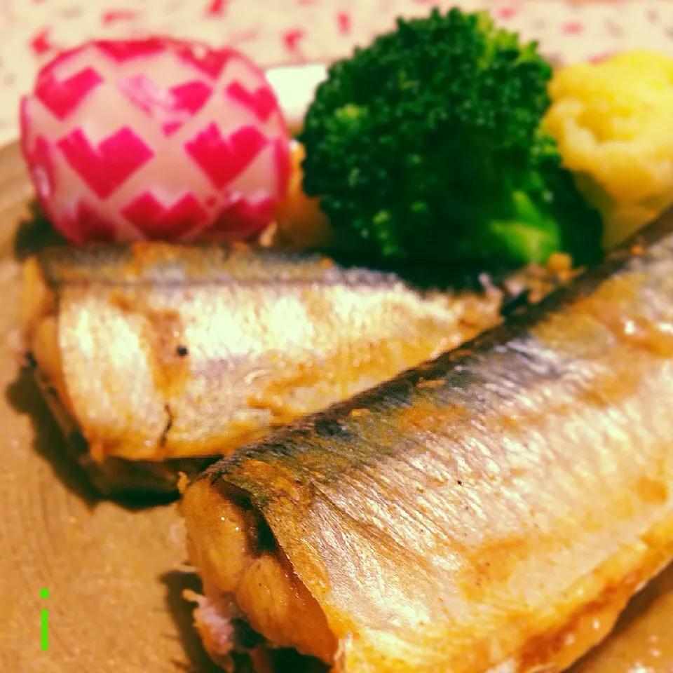 Snapdishの料理写真:咲きちゃんさんの料理 スパイシー🔥タンドリー秋刀魚🐟 👈クセになりそう♪|izoomさん