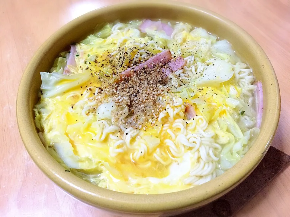 Snapdishの料理写真:【サッポロ一番塩ラーメン】一番好きな定番の食べ方|たまこっこさん