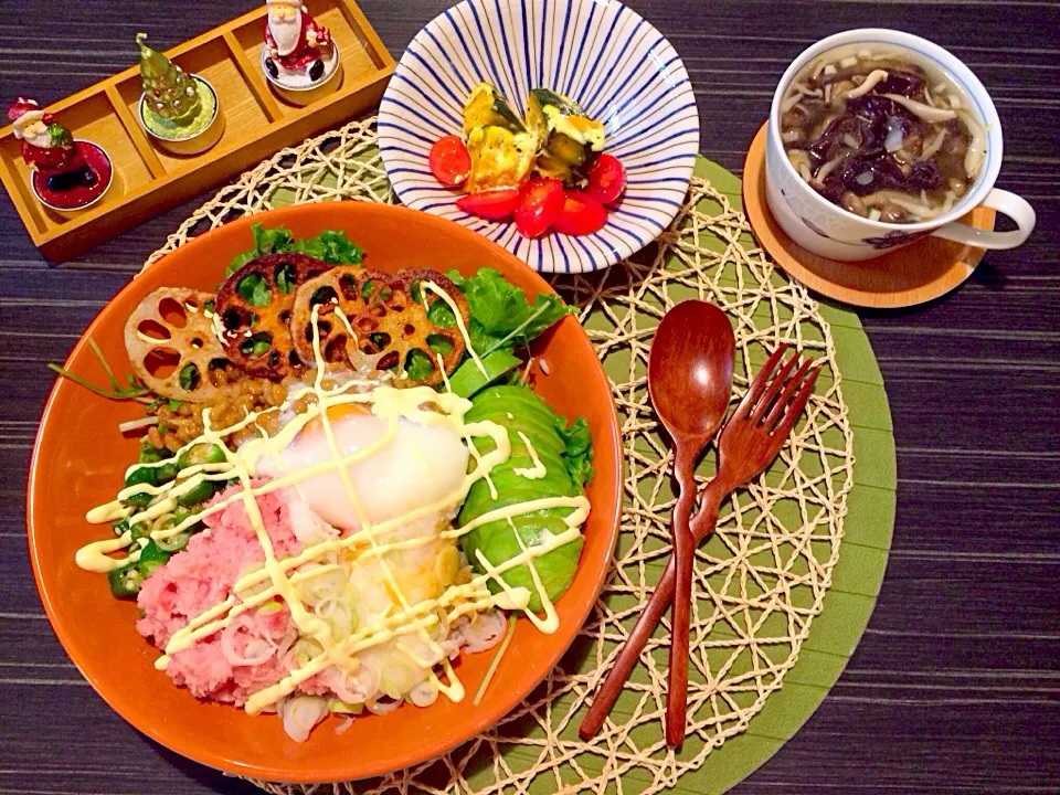 今夜はマグロとアボカドねばねば丼、キクラゲとしめじ中華スープ、南瓜サラダです。|かれんさん