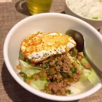 Snapdishの料理写真:ロコモコ風そぼろ丼|ぎょいさん