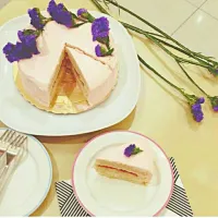 Teenage garden-
vanilla cake base
strawberry rhubarb jam
rose cream cheese|Kyanliuさん