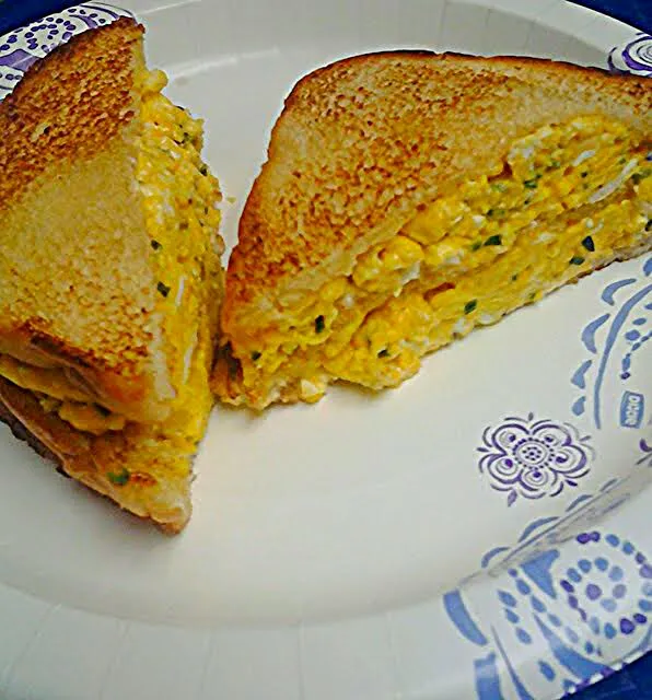 My Lil Foodie Princess is out for Holiday Break 👏 😃👏 She Cooked Her a #Tasty #Eggs Sandwich 🍞🍳🍞 😃|Alisha GodsglamGirl Matthewsさん