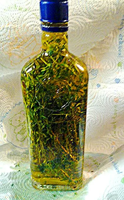 👸💋My Lil Foodie Princess👸💋 Made Thyme in A Bottle 🍃 #FarmToTable #Spices #Homemade|Alisha GodsglamGirl Matthewsさん